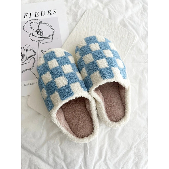 Checkered Pattern Cozy Slippers